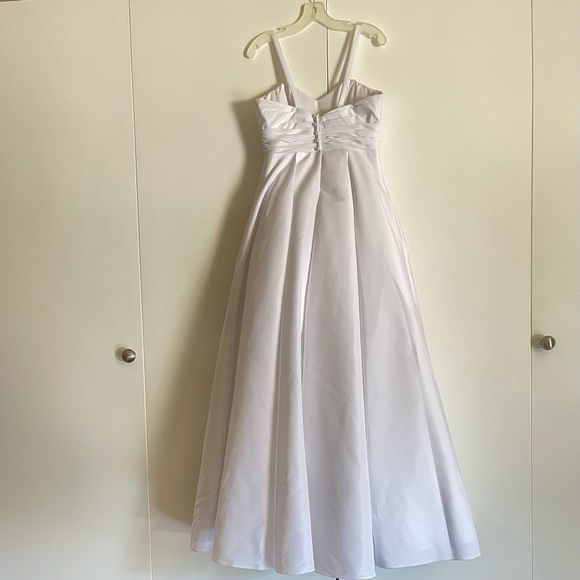 David’s Bridal Pleated Strapless Wedding Dress - Picture 6 of 13